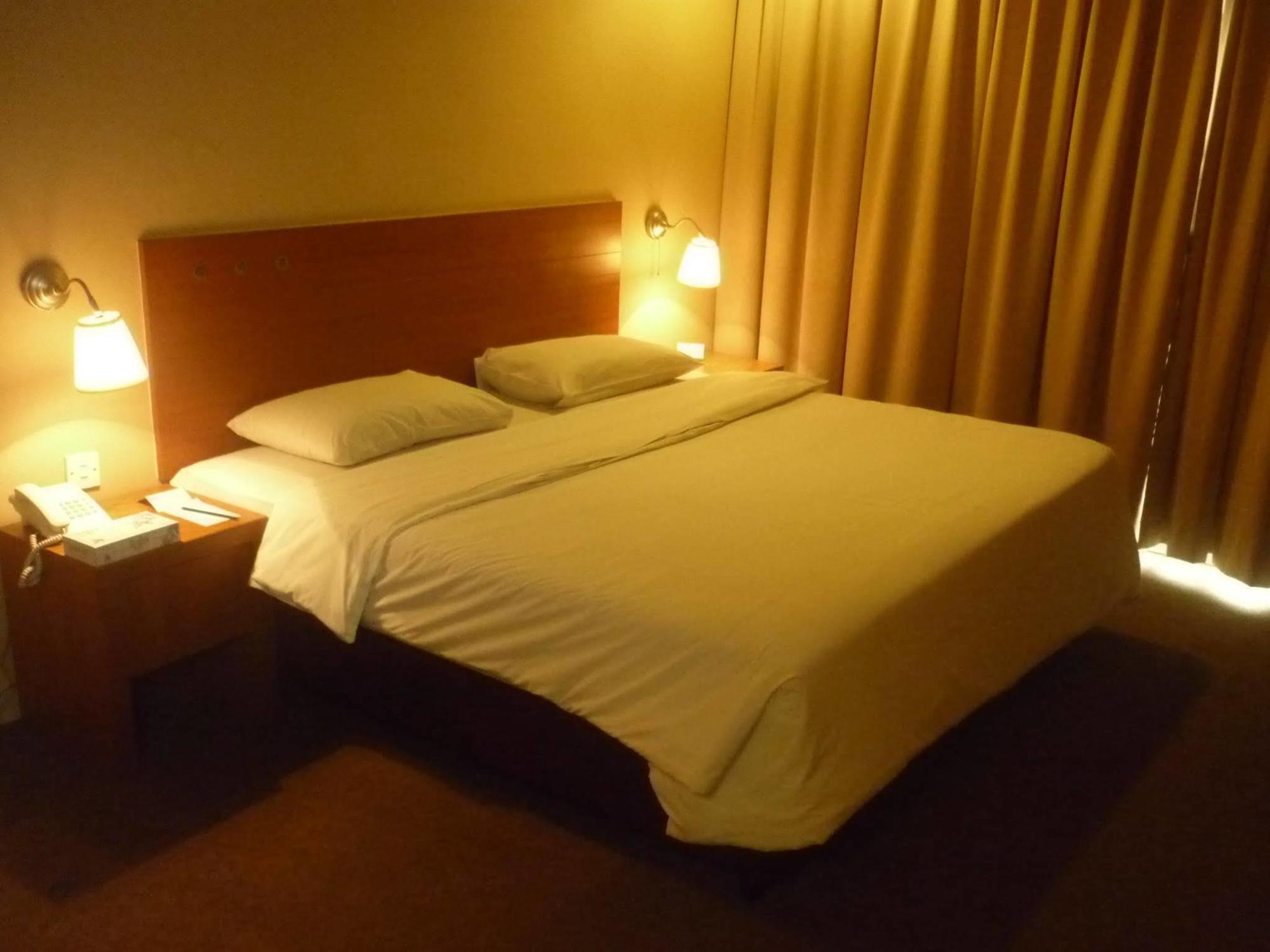 Muar Traders Hotel Экстерьер фото
