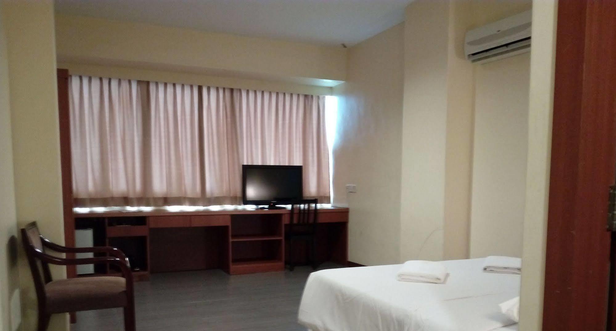 Muar Traders Hotel Экстерьер фото